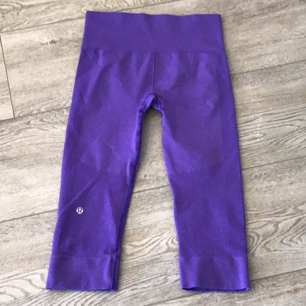 LuluLemon ladies purple crop tights EUC SZ 4